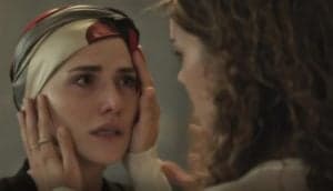 Leticia Colin contracena com Sophie em Todas as Flores (Foto: Reprodução / Globo) Leticia Colin contracena com Sophie em Todas as Flores (Foto: Reprodução / Globo)