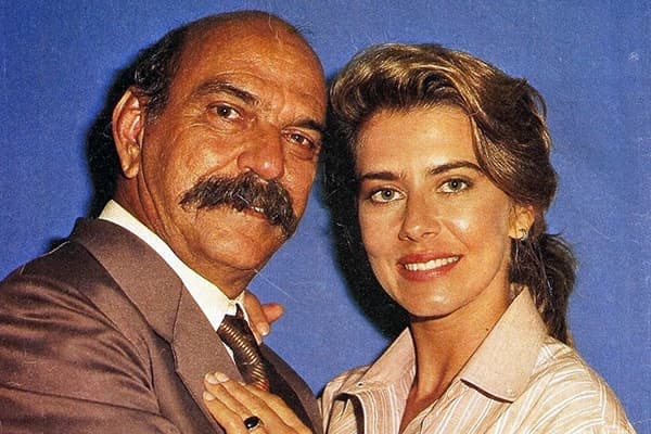 Maitê Proença e Lima Duarte fizeram par romântico em "O Salvador da Pátria" Maitê Proença e Lima Duarte fizeram par romântico em "O Salvador da Pátria"