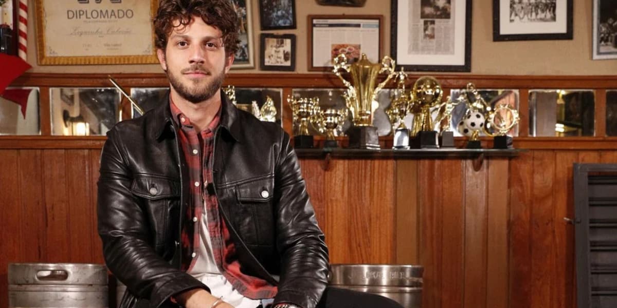 Chay Suede também comentou o que sente a respeito dos espaços das novelas x canais de streaming (Foto Reprodução/Internet) Chay Suede também comentou o que sente a respeito dos espaços das novelas x canais de streaming (Foto Reprodução/Internet)