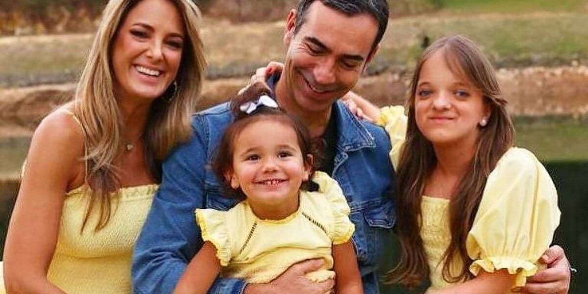 César Trali com Ticiane, sua filha Manuela e sua enteada Rafinha Justus (Foto Reprodução/Internet) César Trali com Ticiane, sua filha Manuela e sua enteada Rafinha Justus (Foto Reprodução/Internet)