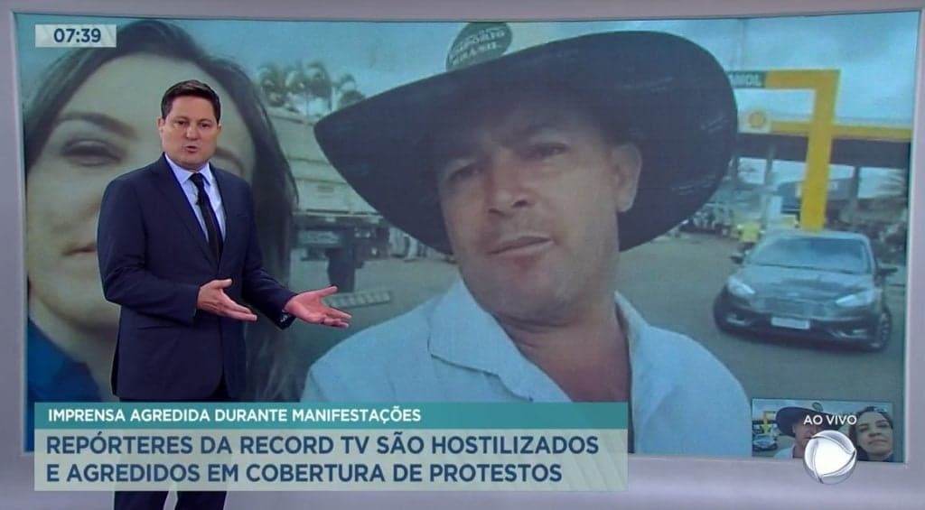 Eleandro Passaia retrucou o ataque de um manifestante contra a Record Eleandro Passaia retrucou o ataque de um manifestante contra a Record