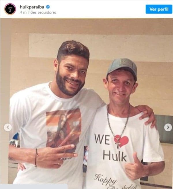 Hulk em foto ao lado do irmão que faleceu (Imagem: Reprodução) Hulk em foto ao lado do irmão que faleceu (Imagem: Reprodução)
