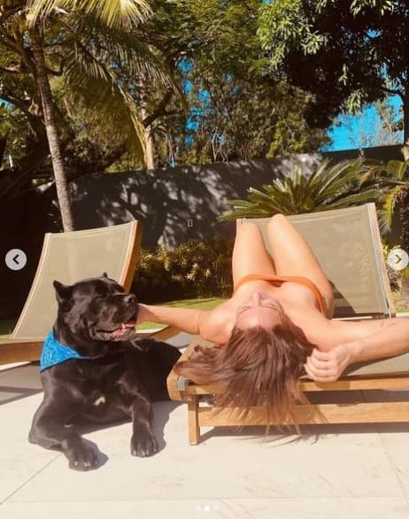 Paolla Oliveira surge tomando sol e exibindo corpão Paolla Oliveira surge tomando sol e exibindo corpão