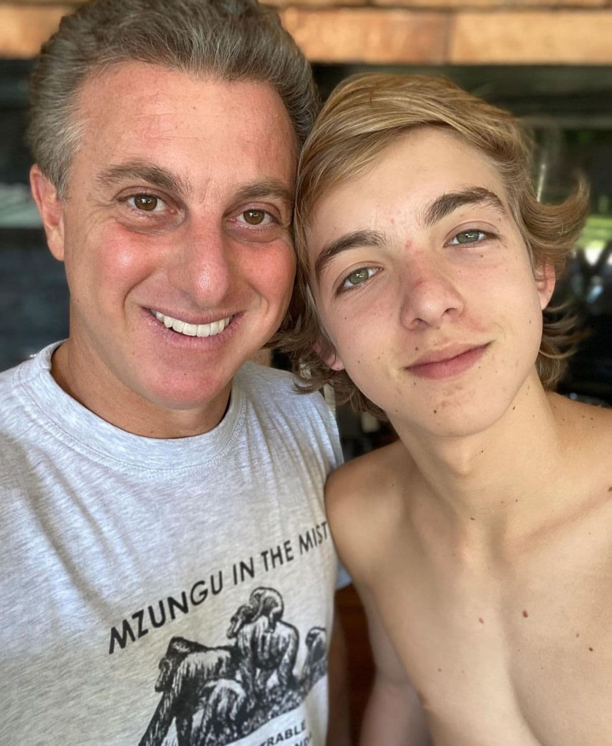 Luciano Huck ao lado do seu filho, Joaquim (Reprodução) Luciano Huck ao lado do seu filho, Joaquim (Reprodução)