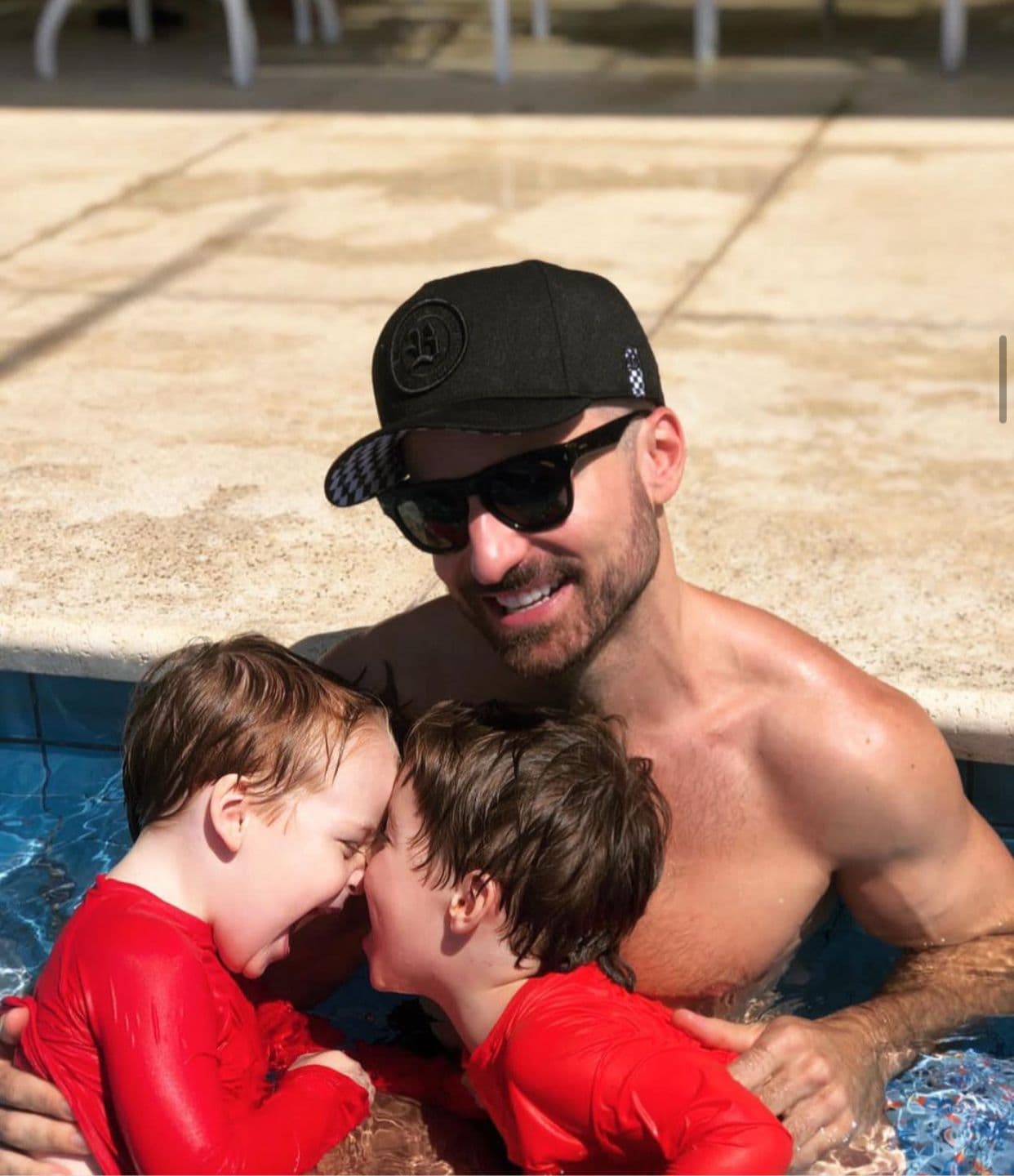 O dermatologista com seus dois filhos (Reprodução) O dermatologista com seus dois filhos (Reprodução)