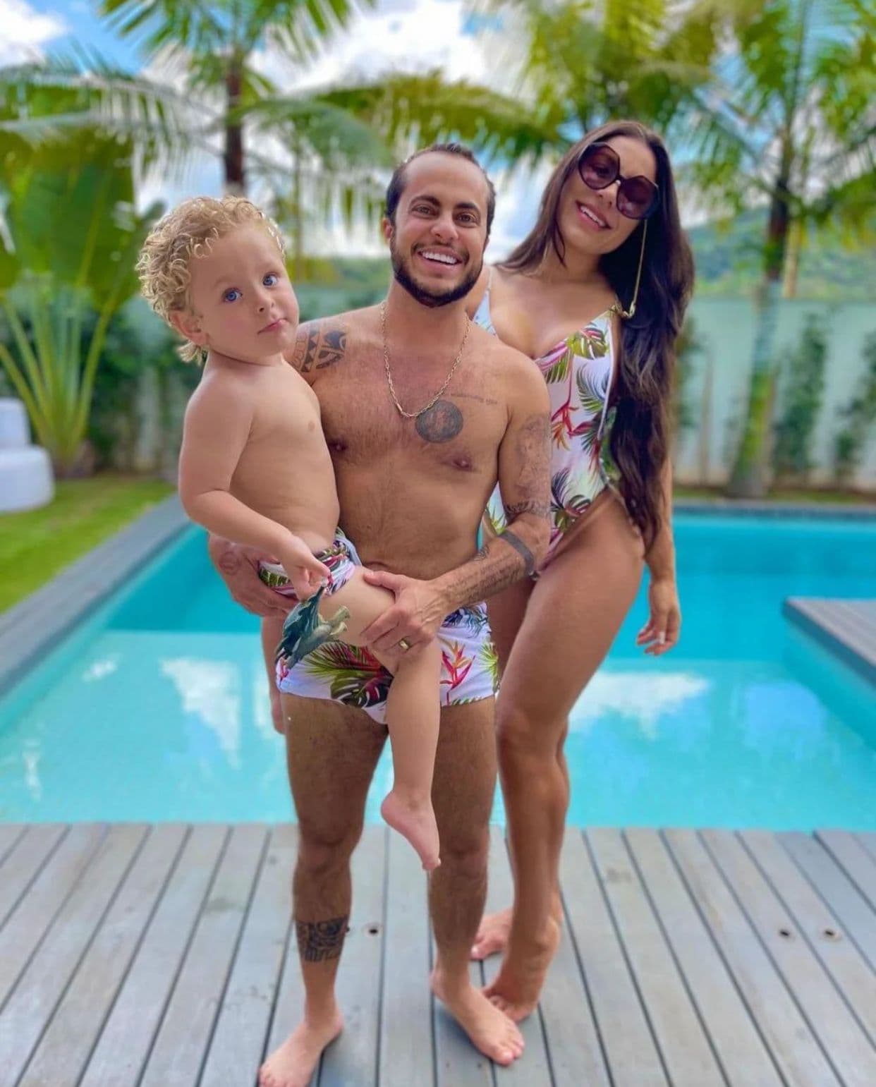 Thammy, Andressa e o filho do casal, Bento (Reprodução) Thammy, Andressa e o filho do casal, Bento (Reprodução)
