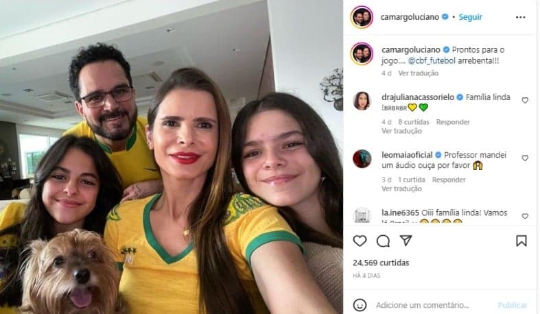 Luciano Camargo e a família em torcida para o Brasil, na estreia na Copa do Mundo do Catar (Foto: Reprodução) Luciano Camargo e a família em torcida para o Brasil, na estreia na Copa do Mundo do Catar (Foto: Reprodução)