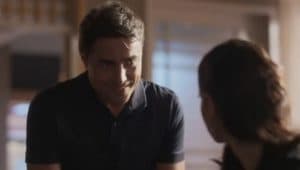 Danilo (Ricardo Pereira) propõe que Regina (Mel Lisboa) traia Leo (Ícaro Silva) e o ajude a destruir Clarice (Taís Araujo) e Martha (Claudia Di Moura), em 'Cara e Coragem' (Foto: Reprodução / Globo) Danilo (Ricardo Pereira) propõe que Regina (Mel Lisboa) traia Leo (Ícaro Silva) e o ajude a destruir Clarice (Taís Araujo) e Martha (Claudia Di Moura), em 'Cara e Coragem' (Foto: Reprodução / Globo)
