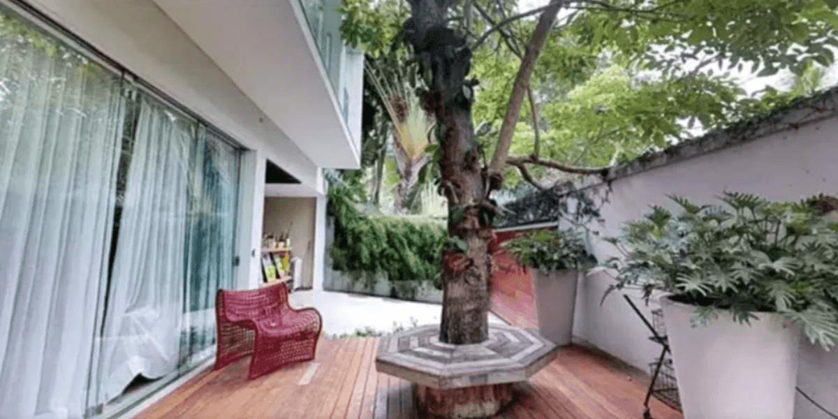 Área de convivência com muita natureza em volta (Foto Reprodução/Youtube) Área de convivência com muita natureza em volta (Foto Reprodução/Youtube)