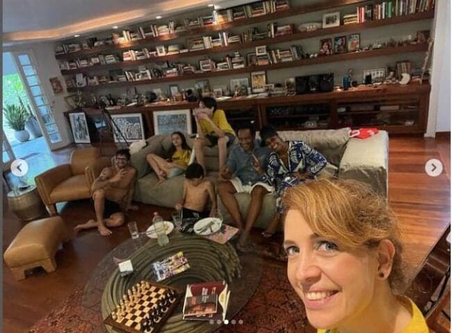 Sala gigante de Poliana Abritta impressionou Maju Coutinho (Reprodução - Instagram) Sala gigante de Poliana Abritta impressionou Maju Coutinho (Reprodução - Instagram)