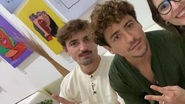 Um dos atores mais lindo da Globo, trocou namorada bonitona por um homem e se assumiu de forma pública ao Brasil - Foto Reprodução Um dos atores mais lindo da Globo, trocou namorada bonitona por um homem e se assumiu de forma pública ao Brasil - Foto Reprodução