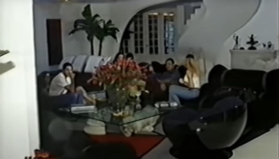Sala enorme da casa de Xuxa (Foto: Reprodução/YouTube) Sala enorme da casa de Xuxa (Foto: Reprodução/YouTube)