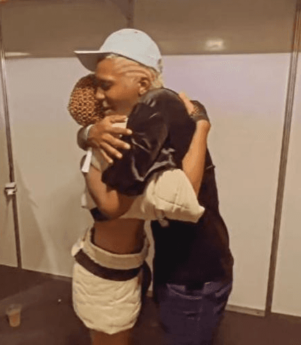 Lucas Penteado e Karol Conka se abraçando (Foto: Divulgação) Lucas Penteado e Karol Conka se abraçando (Foto: Divulgação)