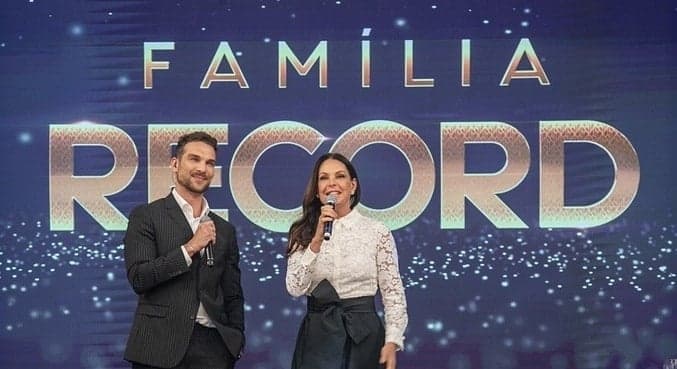 Carolina Ferraz e Igor Rickly foram os apresentadores do Família Record em 2021 Carolina Ferraz e Igor Rickly foram os apresentadores do Família Record em 2021