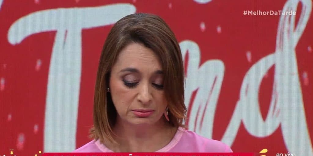 Catia Fonseca embarga voz ao falar de morte na Band e mal consegue continuar programa