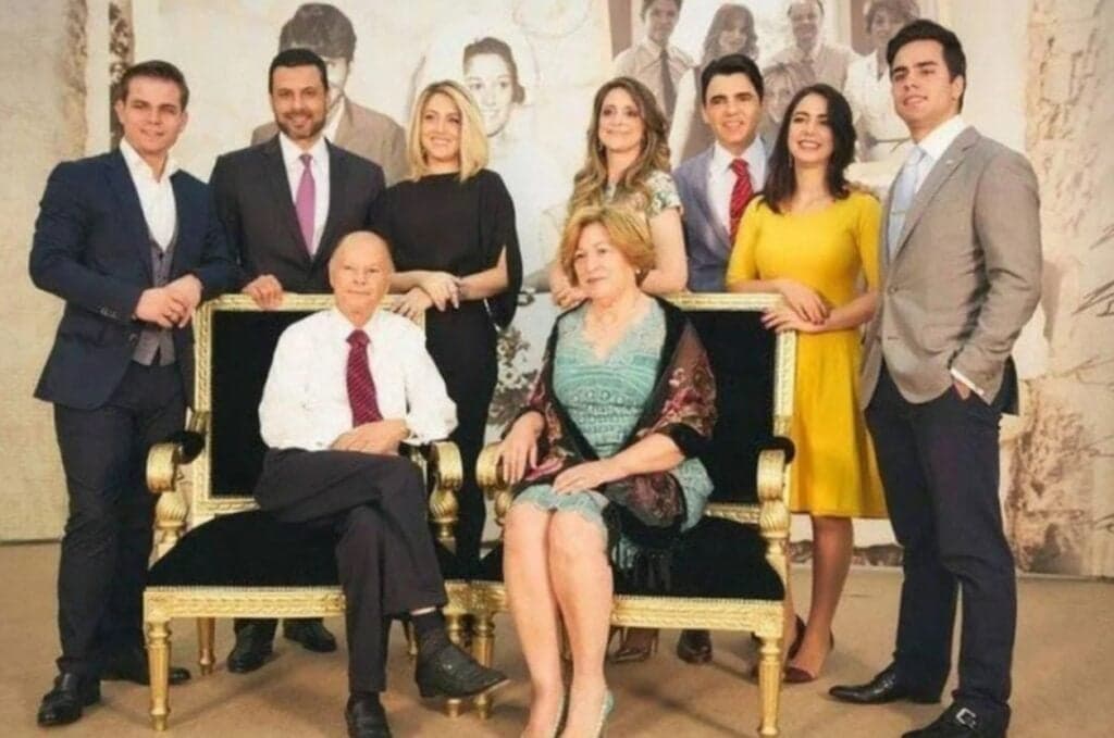 Filipi Cardoso ao lado dos pais, Renato Cardoso e Cristiane Cardoso e dos avós Edir Macedo e Ester Bezerra Filipi Cardoso ao lado dos pais, Renato Cardoso e Cristiane Cardoso e dos avós Edir Macedo e Ester Bezerra