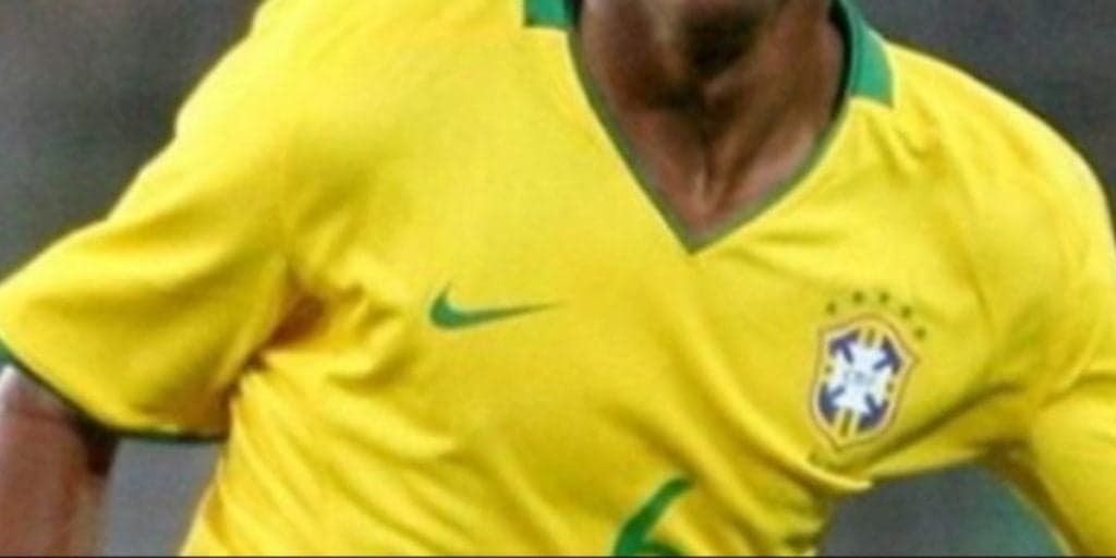 Jogador da seleção brasileira foi sincero ao assumir que já se relacionou com homens: "Resolvi falar"