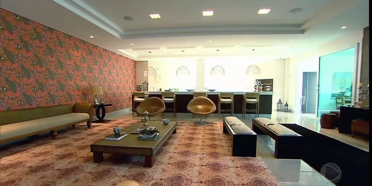 Mansão Luciano Camargo tem objetos de luxo Mansão Luciano Camargo tem objetos de luxo