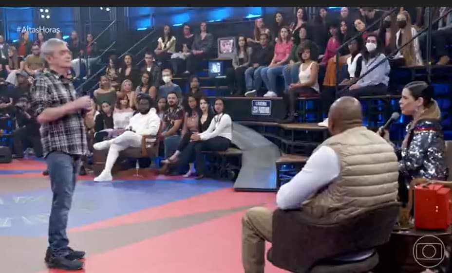 Serginho Groisman conversou com Michelle Loreto sobre as medidas contra a Covid-19 no Altas Horas Serginho Groisman conversou com Michelle Loreto sobre as medidas contra a Covid-19 no Altas Horas
