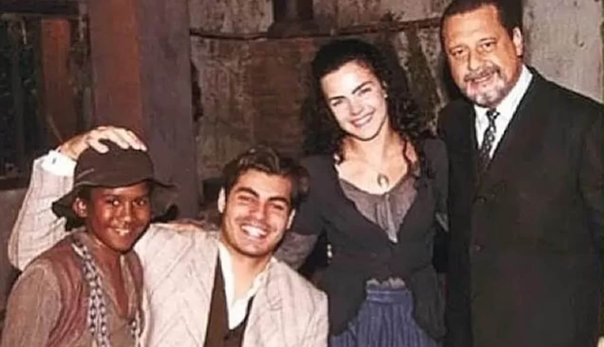 Tiziu de Terra Nostra foi fiel escudeiro de Ana Paula Arósio e Thiago Lacerda na novela Tiziu de Terra Nostra foi fiel escudeiro de Ana Paula Arósio e Thiago Lacerda na novela