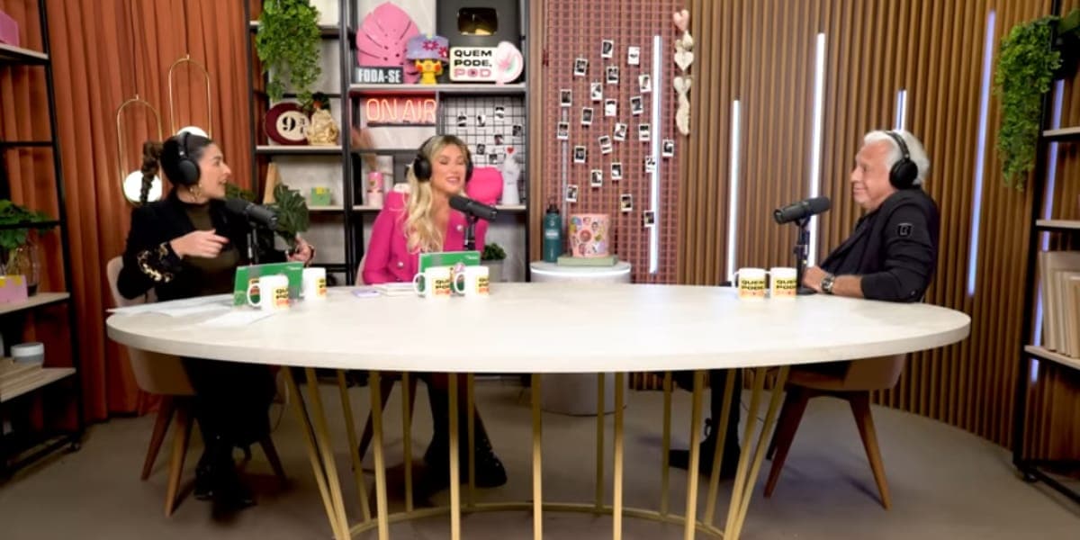 Fernanda Paes Leme e Gio Ewbank se surpreenderam com a quantidade de livros que Antônio Fagundes lê por semana (Reprodução: Youtube) Fernanda Paes Leme e Gio Ewbank se surpreenderam com a quantidade de livros que Antônio Fagundes lê por semana (Reprodução: Youtube)