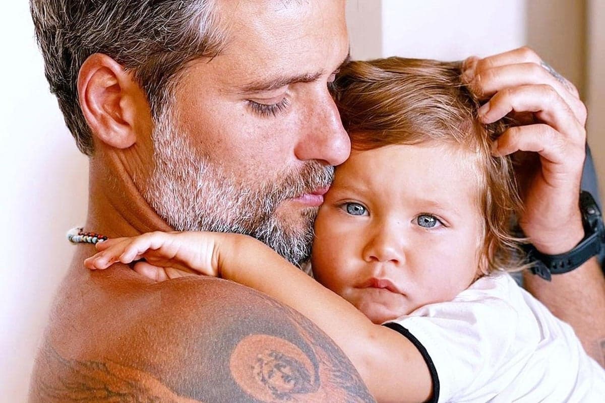 Bruno Gagliasso em foto com o filho Zyan (Foto: Reprodução) Bruno Gagliasso em foto com o filho Zyan (Foto: Reprodução)