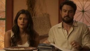 Em 'Mar do Sertão', Candoca (Isadora Cruz) e José (Sergio Guizé) ficam chocados com descoberta (Foto: Reprodução / Globo) Em 'Mar do Sertão', Candoca (Isadora Cruz) e José (Sergio Guizé) ficam chocados com descoberta (Foto: Reprodução / Globo)
