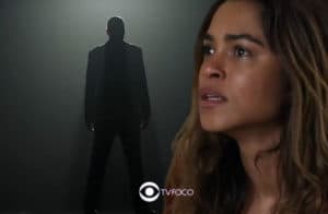 Travessia – Novo personagem entra para desenterrar o passado macabro de Brisa (Foto: Reprodução / Globo / Montagem TV Foco) Travessia – Novo personagem entra para desenterrar o passado macabro de Brisa (Foto: Reprodução / Globo / Montagem TV Foco)