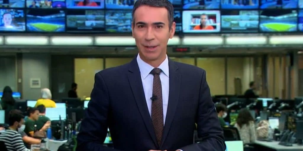César Tralli anda pelos estúdios do JH e não esconde o que sente ao cravar notícia que o Brasil tanto precisa