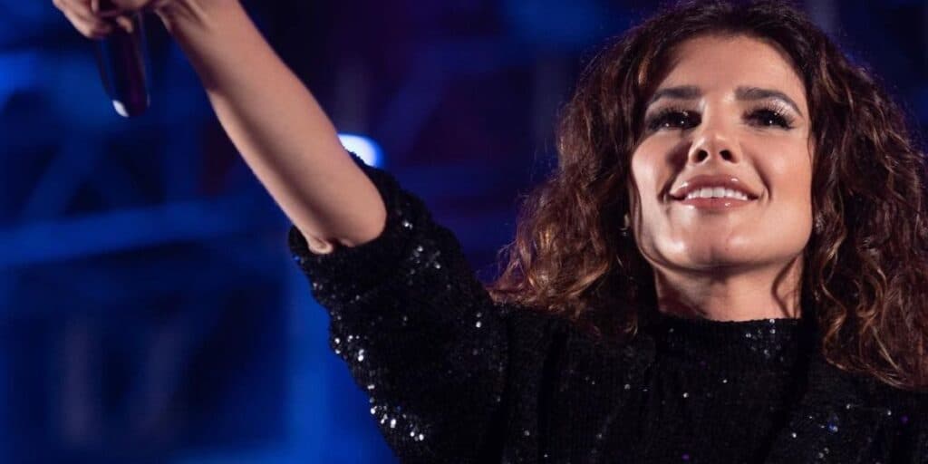 Essa foi a mudança que Paula Fernandes fez no rosto e o resultado que ela não conseguiu esconder do público