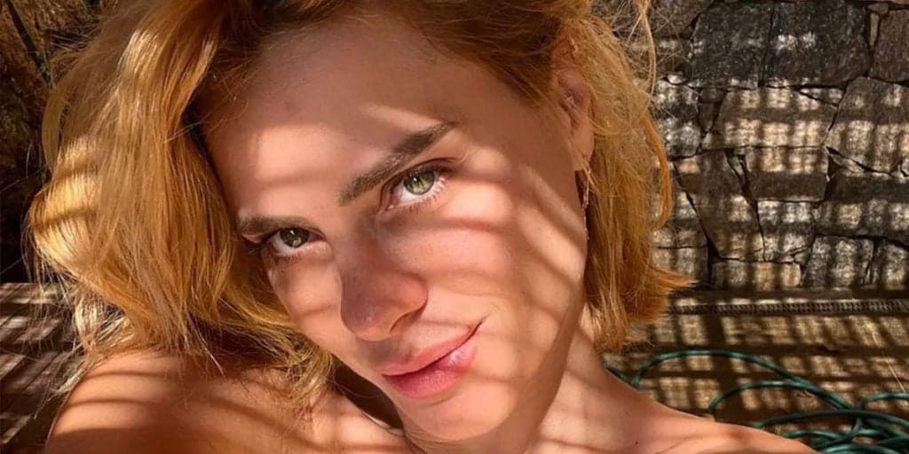 De biquíni fininho, Carolina Dieckmann exibe beleza natural e prova ser uma das brasileiras mais gatas