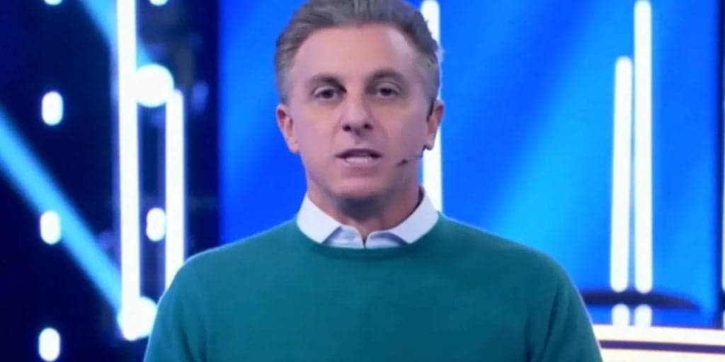 Luciano Huck fala publicamente após situação no Domingão e confessa: "Não tive presença de espírito"
