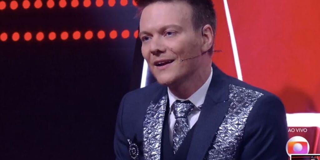 Michel Teló faz apelo no palco The Voice e dá recado direto a chefões da Globo: "Não me demitam"