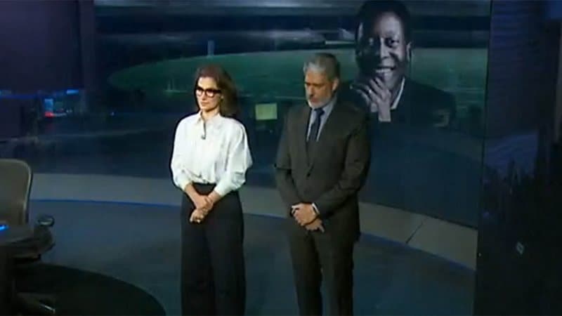 Pelé recebeu todas as homenagens possíveis por parte de William Bonner e Renata Vasconcellos no Jornal Nacional (Foto: Reprodução) Pelé recebeu todas as homenagens possíveis por parte de William Bonner e Renata Vasconcellos no Jornal Nacional (Foto: Reprodução)
