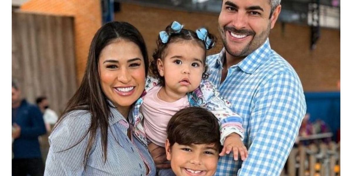Simone ao lado dos filhos, Zaya e Henry, e Kaká Diniz (Reprodução) Simone ao lado dos filhos, Zaya e Henry, e Kaká Diniz (Reprodução)