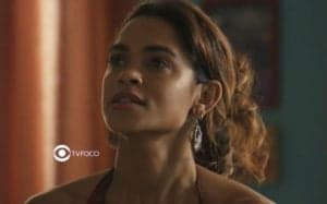 Travessia - Vem à tona passado de Brisa: Mãe foi vítima de fatalidade e pai aparecerá em breve (Foto: Reprodução / Globo / Montagem TV Foco) Travessia - Vem à tona passado de Brisa: Mãe foi vítima de fatalidade e pai aparecerá em breve (Foto: Reprodução / Globo / Montagem TV Foco)