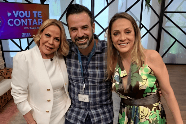 Famosa ao lado dos filhos, Marcela e Gabriel (Foto: Reprodução) Famosa ao lado dos filhos, Marcela e Gabriel (Foto: Reprodução)