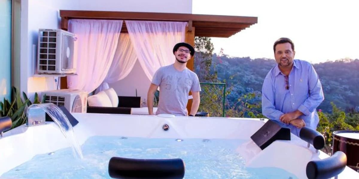 A mansão que Geraldo Luís vive com o seu maior amor tem mirante, spa e academia, e deixa qualquer um de queixo caído - Foto Reprodução A mansão que Geraldo Luís vive com o seu maior amor tem mirante, spa e academia, e deixa qualquer um de queixo caído - Foto Reprodução
