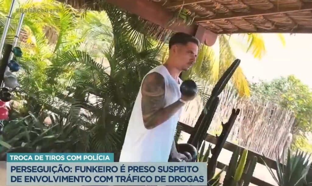 Cantor de funk foi preso após trocar tiros com a polícia- Foto: Reprodução/Record Cantor de funk foi preso após trocar tiros com a polícia- Foto: Reprodução/Record