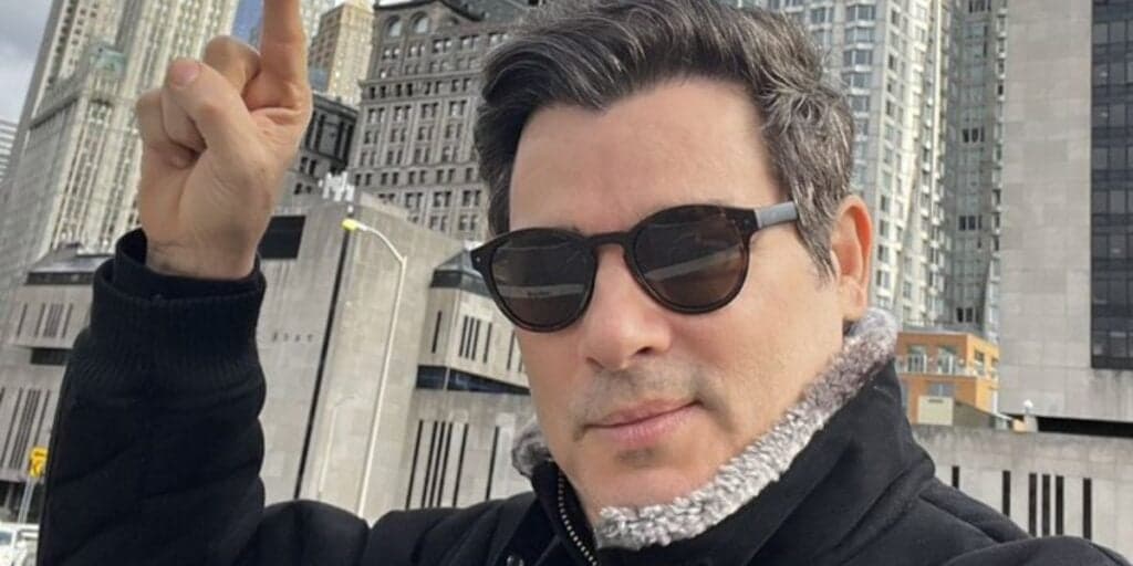 Celso Portiolli faz revelação sobre apresentador da Band e famoso faz pedido em público: "Não conta"
