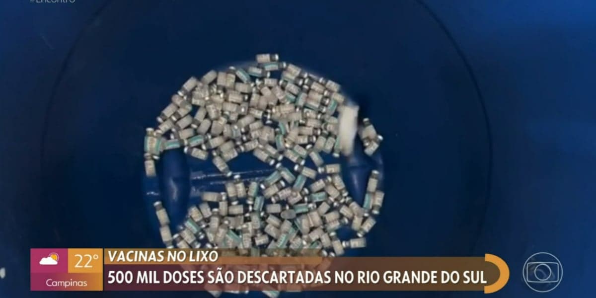 "Encontro" mostrou doses da vacina no lixo (Foto: Reprodução/TV Globo) "Encontro" mostrou doses da vacina no lixo (Foto: Reprodução/TV Globo)