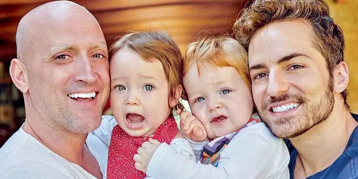 Thales, viúvo de Paulo Gustavo, pinta o cabelos dos filhos e o quanto eles estão lindos choca: "Não aguento" - Foto Reprodução Thales, viúvo de Paulo Gustavo, pinta o cabelos dos filhos e o quanto eles estão lindos choca: "Não aguento" - Foto Reprodução