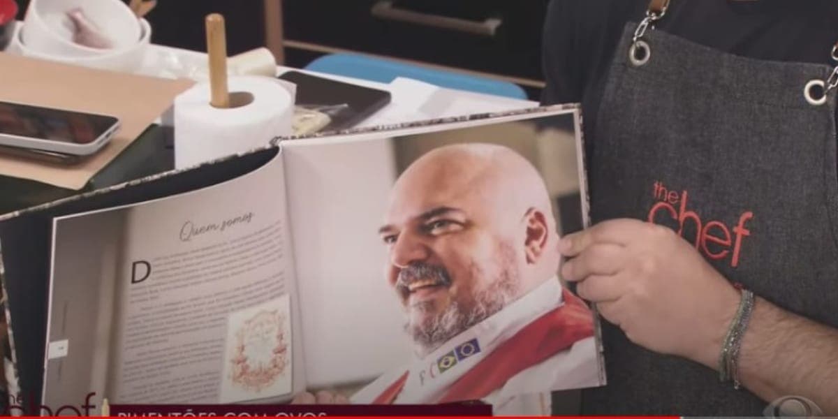 Edu Guedes mostra a foto do presidente Bruno Stippe da Fic (Reprodução: The Chef Band) Edu Guedes mostra a foto do presidente Bruno Stippe da Fic (Reprodução: The Chef Band)