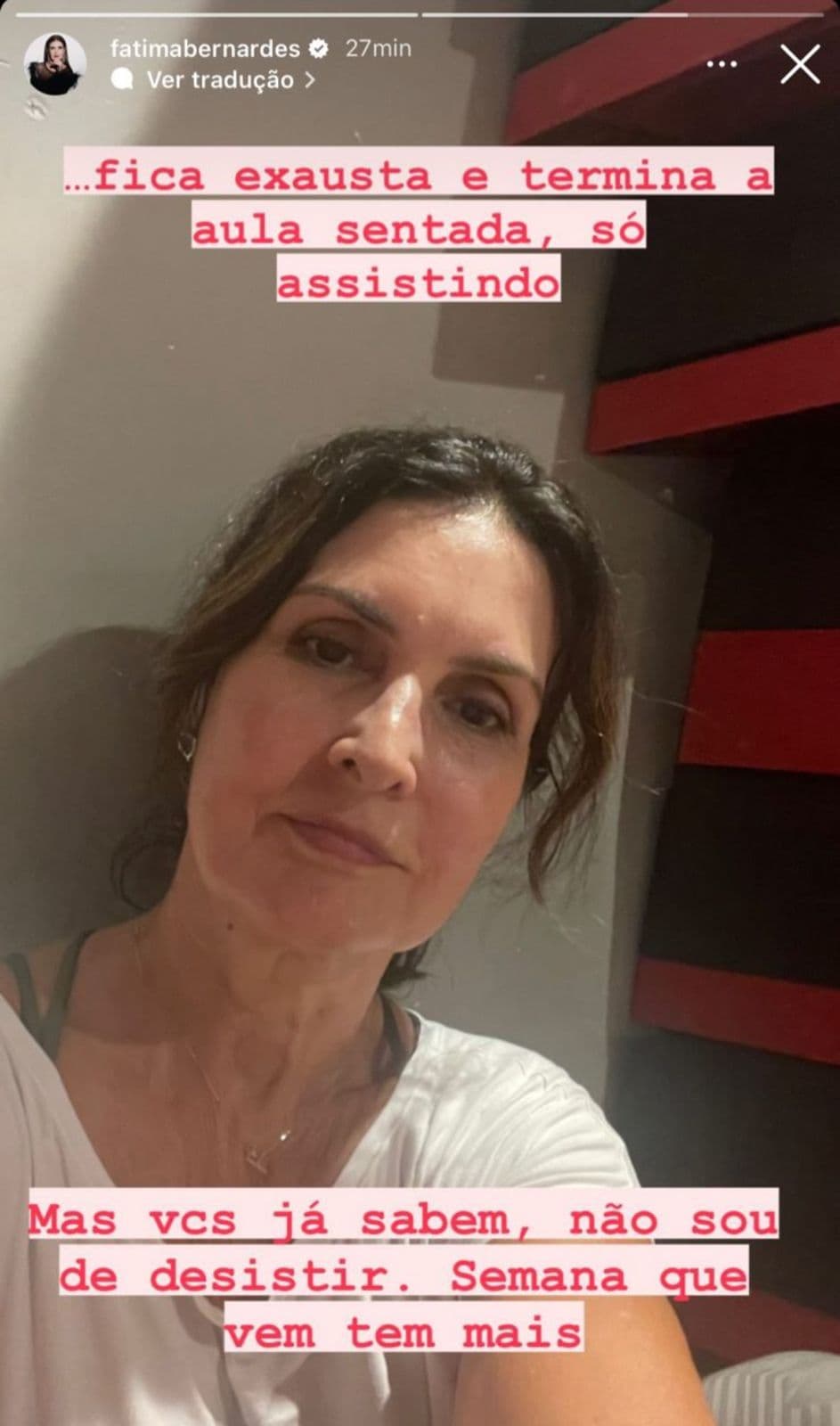 Sentada no chão e com a aparência cansada, Fátima Bernardes surge em clique raro e entrega o que aconteceu - Foto Reprodução Instagram Sentada no chão e com a aparência cansada, Fátima Bernardes surge em clique raro e entrega o que aconteceu - Foto Reprodução Instagram