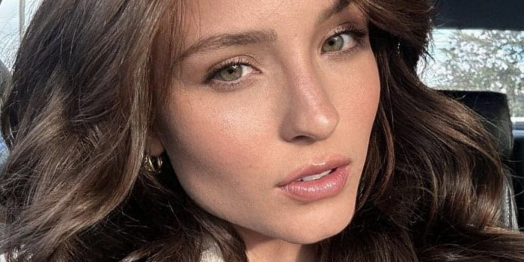 Em guerra com a própria mãe, Larissa Manoela "arranca" matriarca da carreira e comunica: "Venho assumindo"