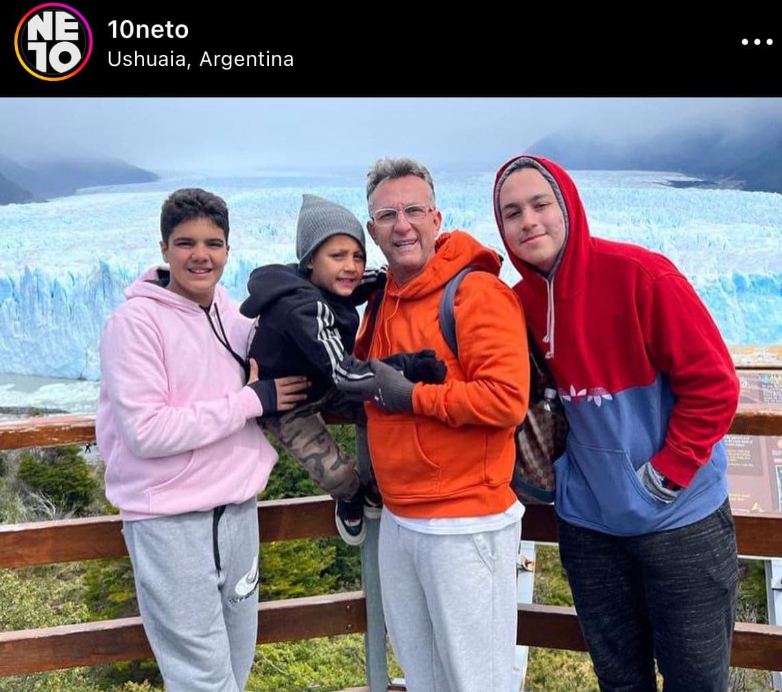 Substituído nos Donos da Bola, o famoso apresentador Neto, entrega por meio das redes sociais seu real paradeiro fora da Band - Foto Reprodução Instagram Substituído nos Donos da Bola, o famoso apresentador Neto, entrega por meio das redes sociais seu real paradeiro fora da Band - Foto Reprodução Instagram