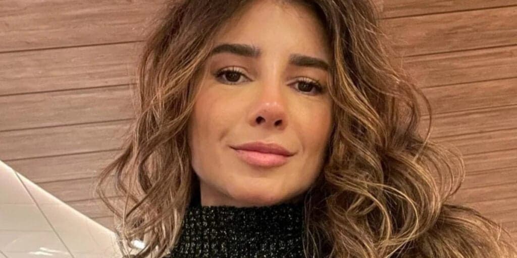 Paula Fernandes dá show de estrelismo e programa de Sonia Abrão mostra vídeo do que ela fez com jornalistas