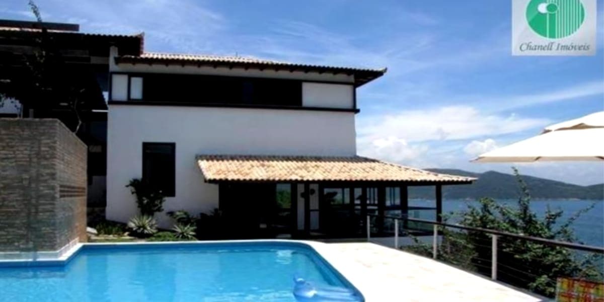 Piscina e bela vista da casa da apresentadora (Reprodução: Youtube) Piscina e bela vista da casa da apresentadora (Reprodução: Youtube)