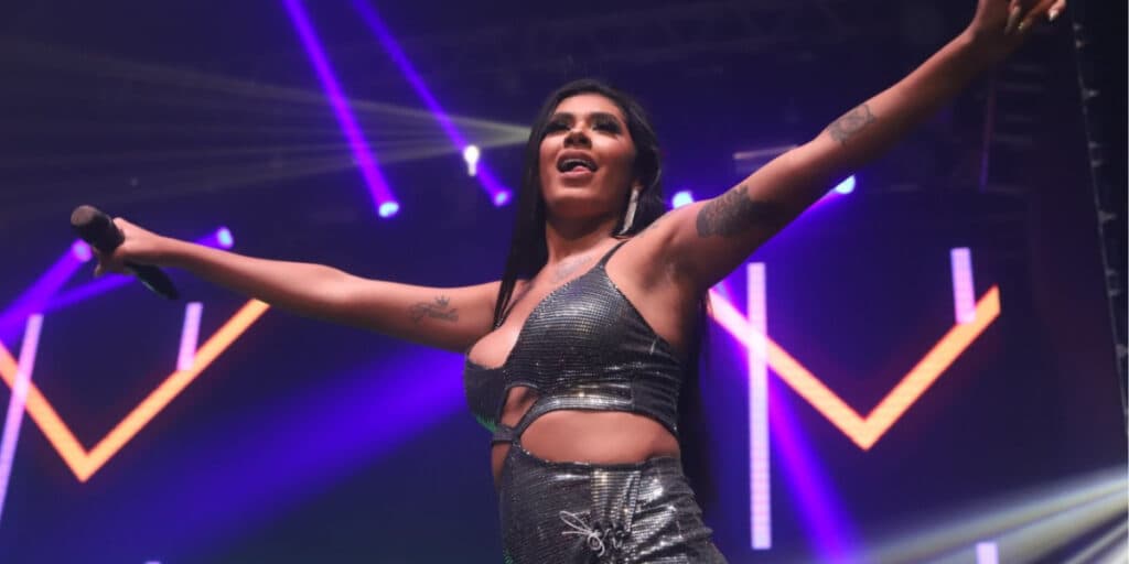 Pocah passa mal durante show e interrompe apresentação às pressas: “Eu tô me sentindo muito mal”