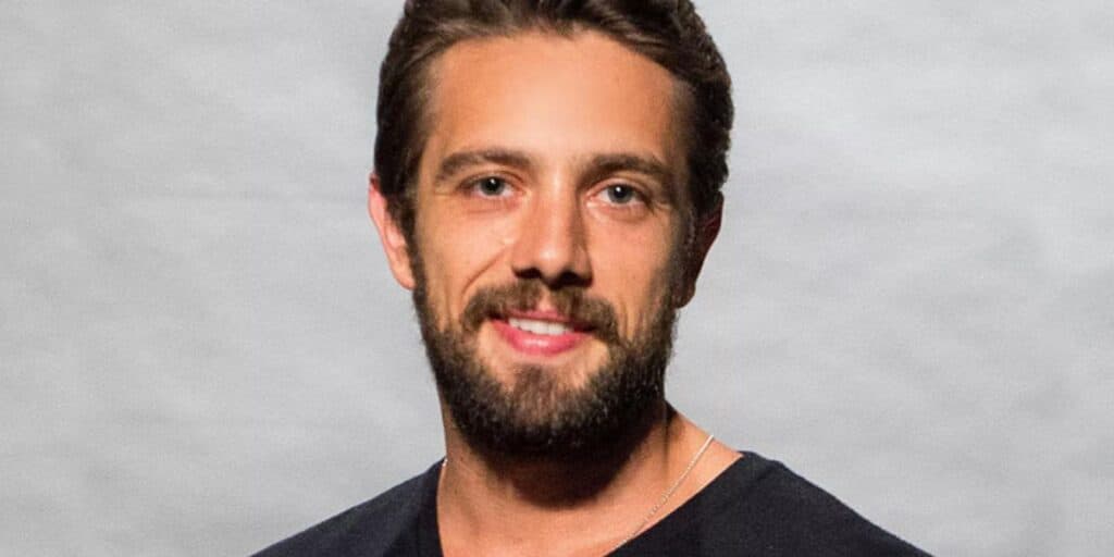 Urgente: Rafael Cardoso soca gerente de 64 anos em bar no Rio de Janeiro e relato chocante é exposto